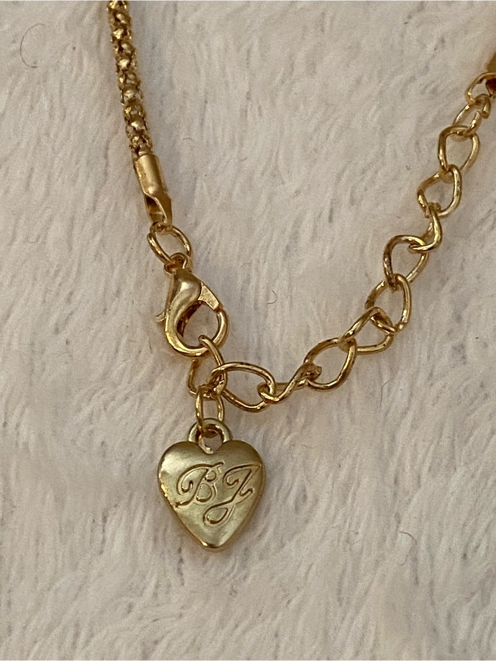 Betsey Johnson Gold-Tone Green Crystal Spider Pendant Necklace with Cat’s-eye! - Picture 5 of 7